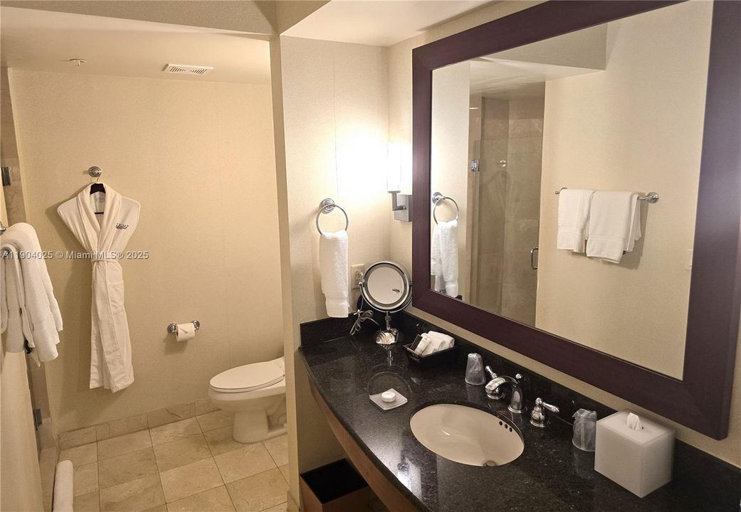 For Sale: $350,000 (0 beds, 1 baths, 551 Square Feet)