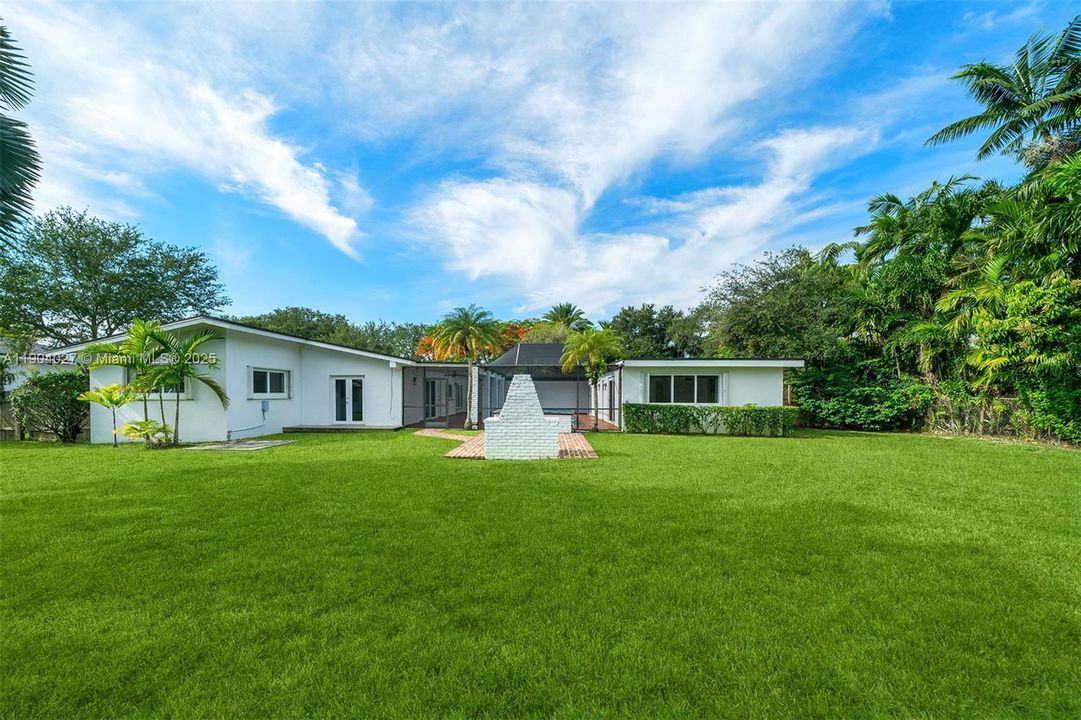 For Rent: $7,500 (4 beds, 2 baths, 2080 Square Feet)