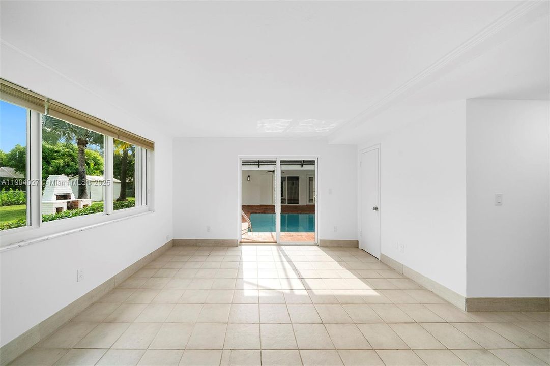 For Rent: $7,500 (4 beds, 2 baths, 2080 Square Feet)