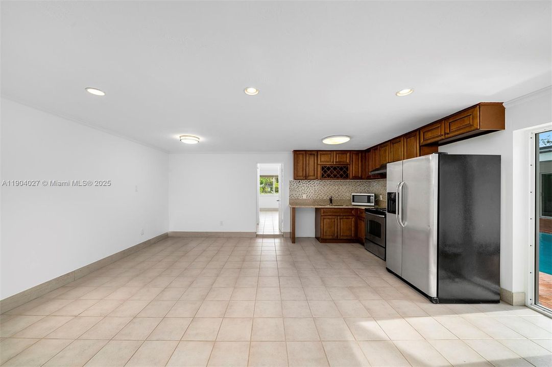 For Rent: $7,500 (4 beds, 2 baths, 2080 Square Feet)