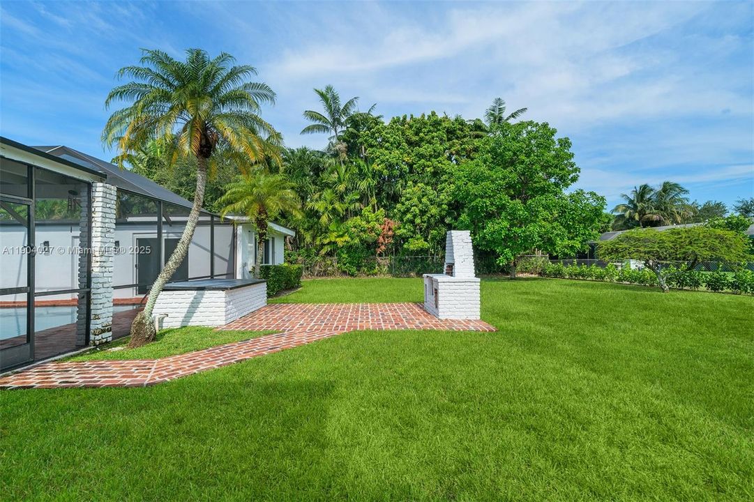 For Rent: $7,500 (4 beds, 2 baths, 2080 Square Feet)