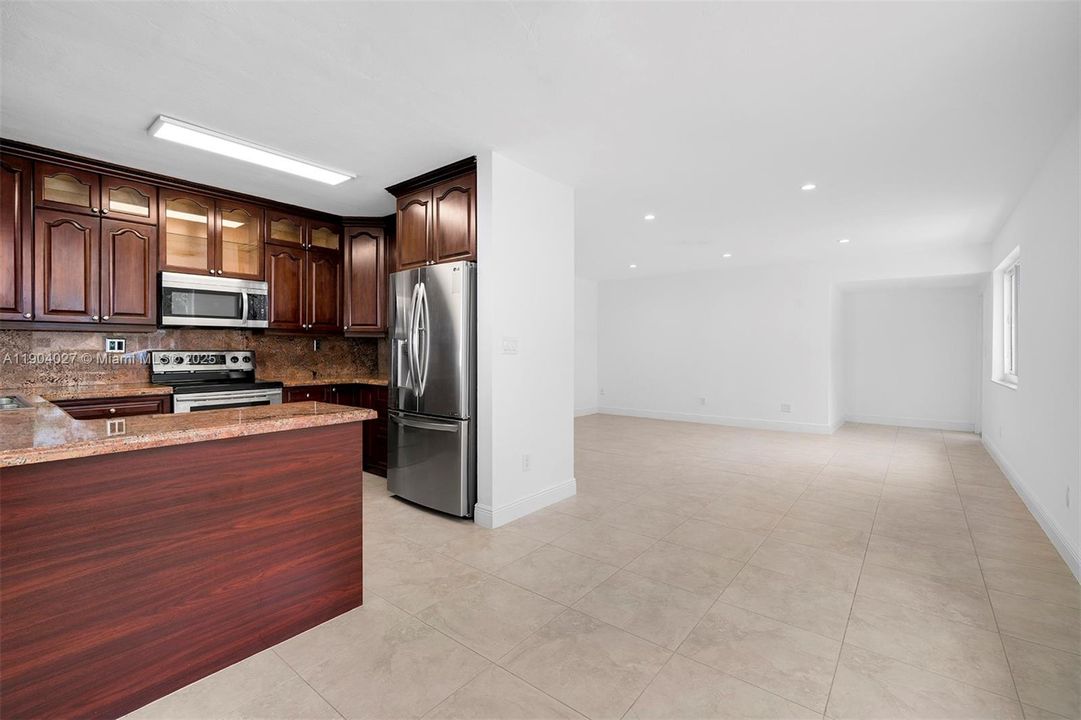 For Rent: $7,500 (4 beds, 2 baths, 2080 Square Feet)