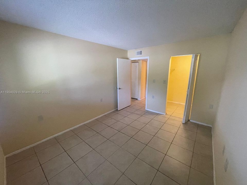 For Sale: $164,900 (2 beds, 1 baths, 708 Square Feet)