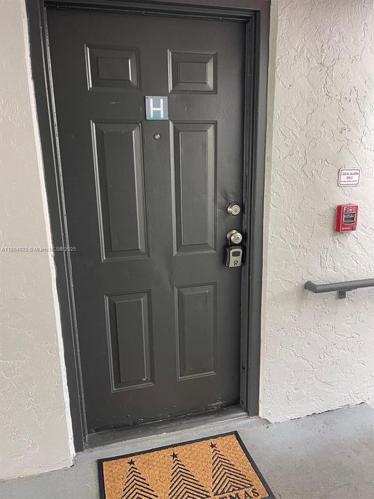 For Sale: $164,900 (2 beds, 1 baths, 708 Square Feet)