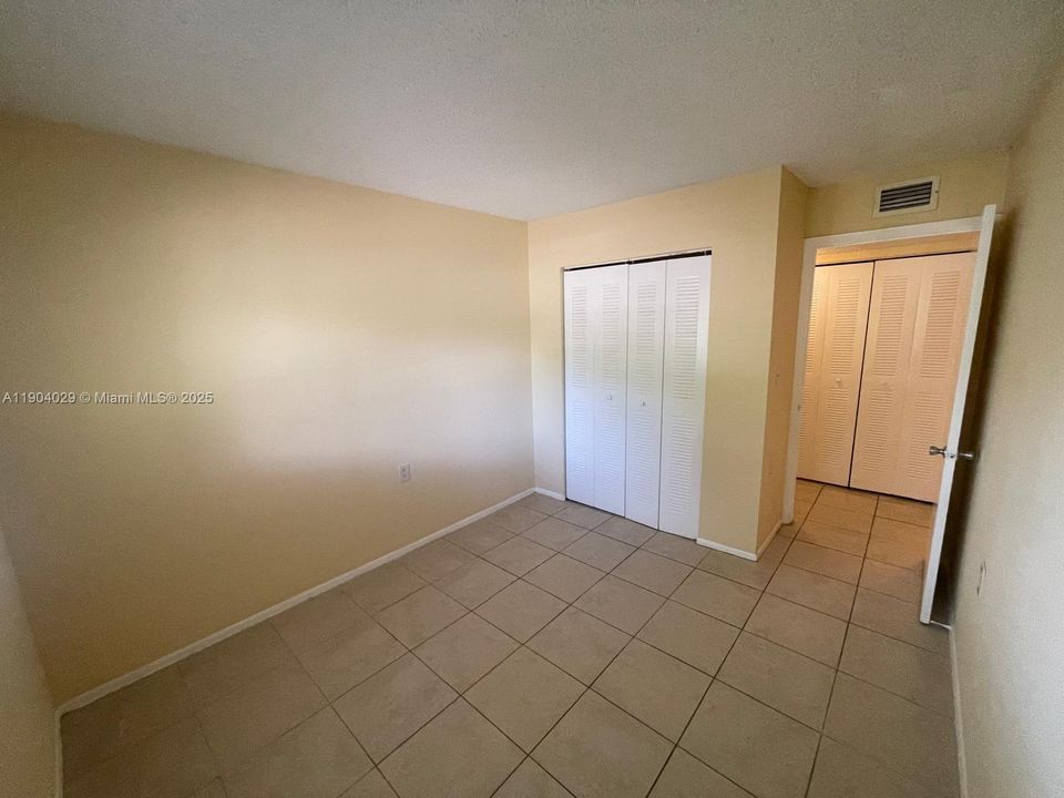 For Sale: $164,900 (2 beds, 1 baths, 708 Square Feet)