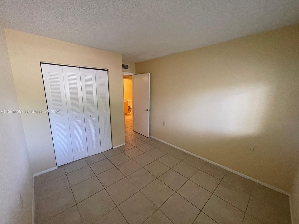 For Sale: $164,900 (2 beds, 1 baths, 708 Square Feet)