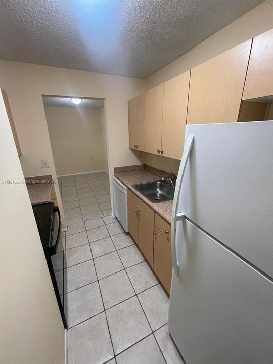 For Sale: $164,900 (2 beds, 1 baths, 708 Square Feet)