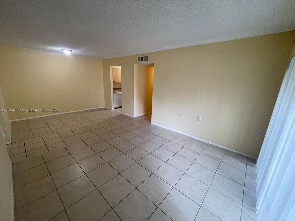 For Sale: $164,900 (2 beds, 1 baths, 708 Square Feet)