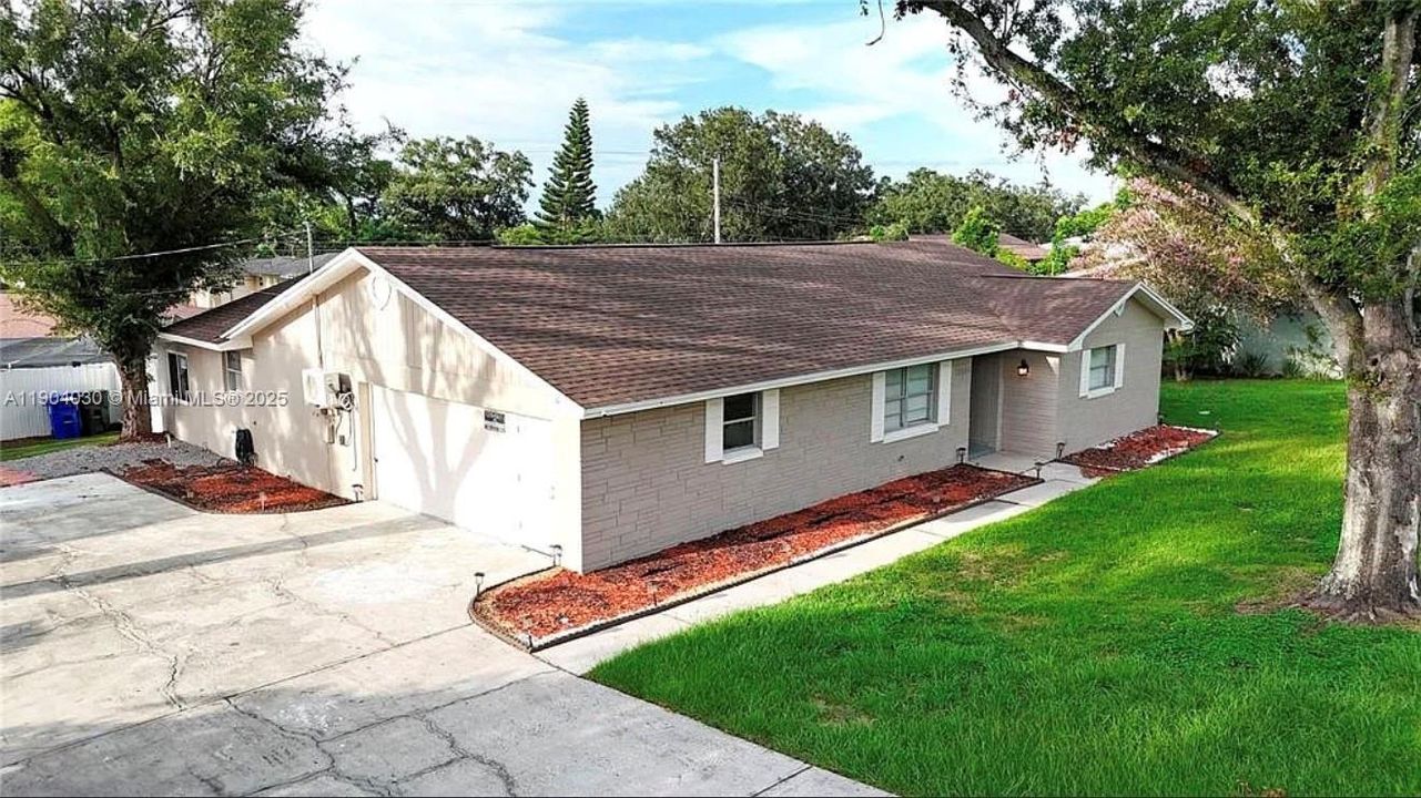 For Sale: $456,999 (4 beds, 2 baths, 1959 Square Feet)