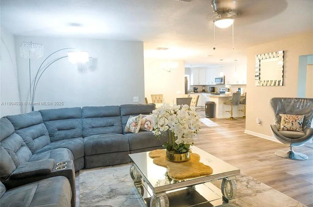 For Sale: $456,999 (4 beds, 2 baths, 1959 Square Feet)