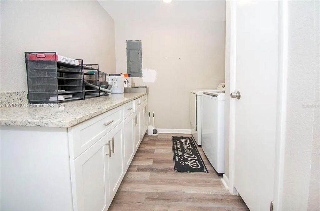 For Sale: $456,999 (4 beds, 2 baths, 1959 Square Feet)