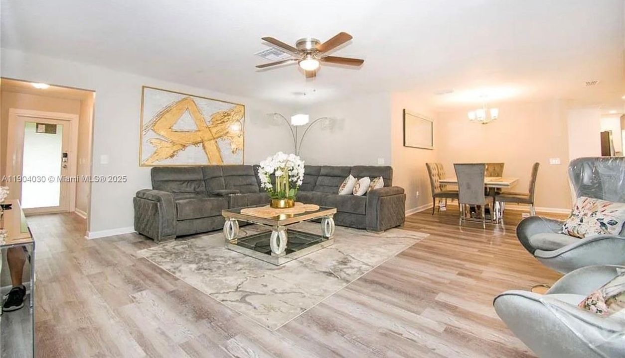 For Sale: $456,999 (4 beds, 2 baths, 1959 Square Feet)