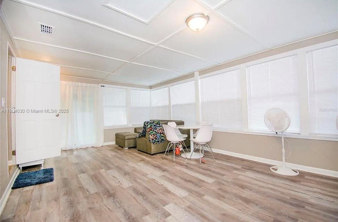 For Sale: $456,999 (4 beds, 2 baths, 1959 Square Feet)