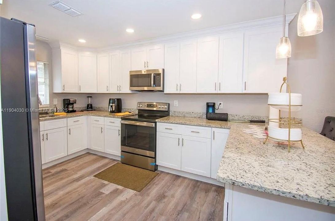 For Sale: $456,999 (4 beds, 2 baths, 1959 Square Feet)