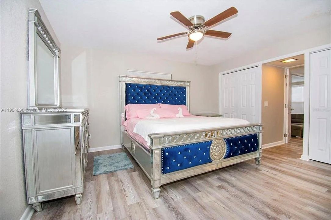 For Sale: $456,999 (4 beds, 2 baths, 1959 Square Feet)