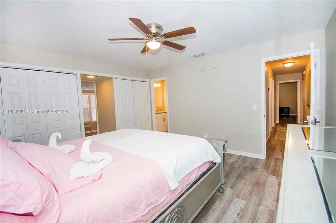 For Sale: $456,999 (4 beds, 2 baths, 1959 Square Feet)