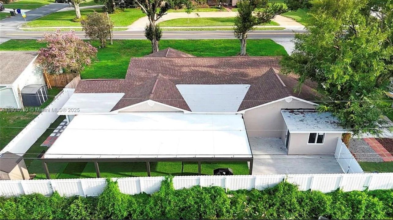 For Sale: $456,999 (4 beds, 2 baths, 1959 Square Feet)