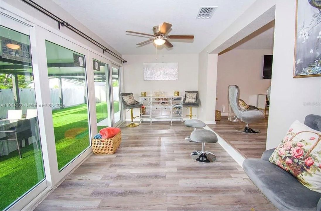 For Sale: $456,999 (4 beds, 2 baths, 1959 Square Feet)