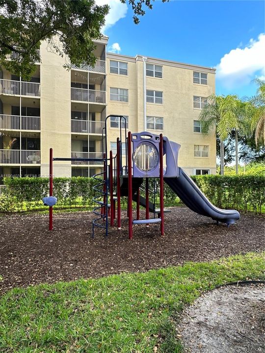 For Rent: $1,850 (1 beds, 1 baths, 810 Square Feet)