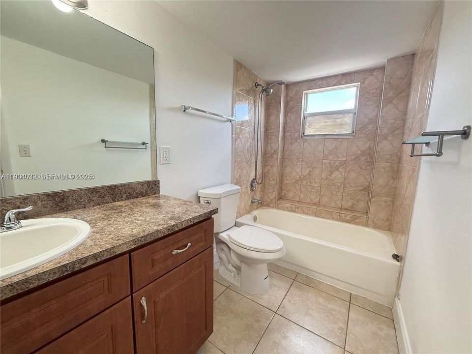 For Rent: $1,850 (1 beds, 1 baths, 810 Square Feet)