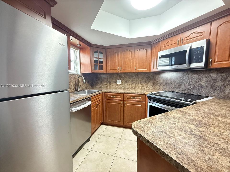 For Rent: $1,850 (1 beds, 1 baths, 810 Square Feet)
