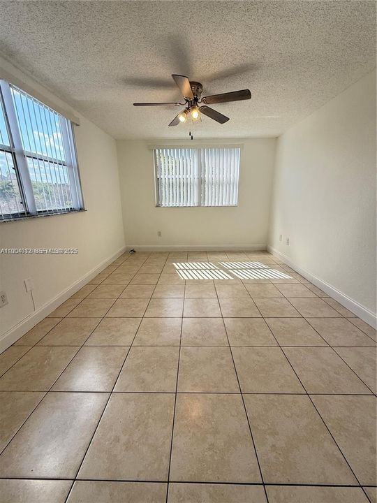 For Rent: $1,850 (1 beds, 1 baths, 810 Square Feet)