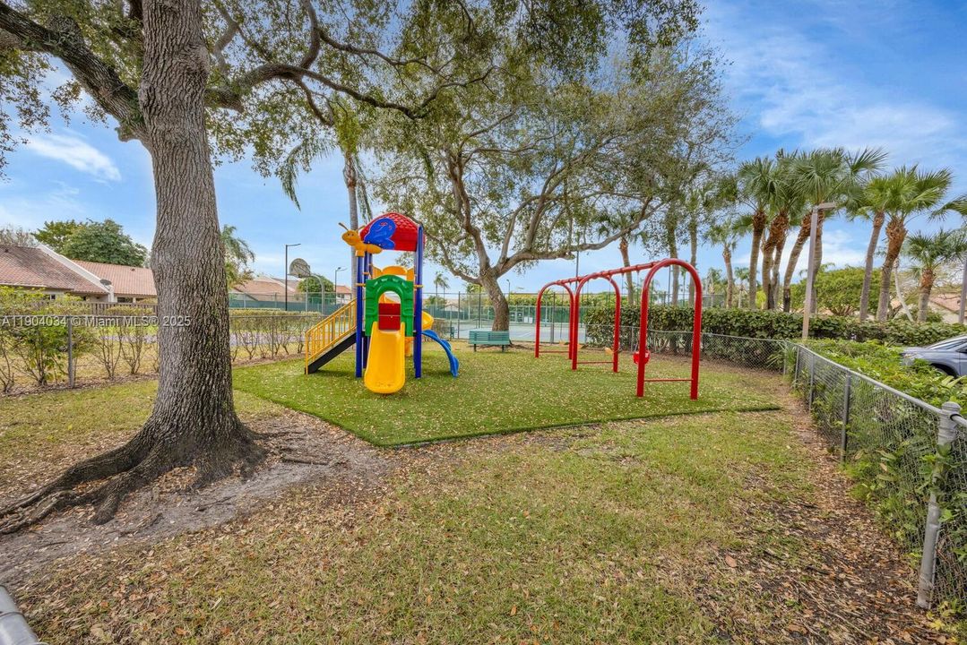 待售: $599,000 (2 贝兹, 2 浴室, 1110 平方英尺)