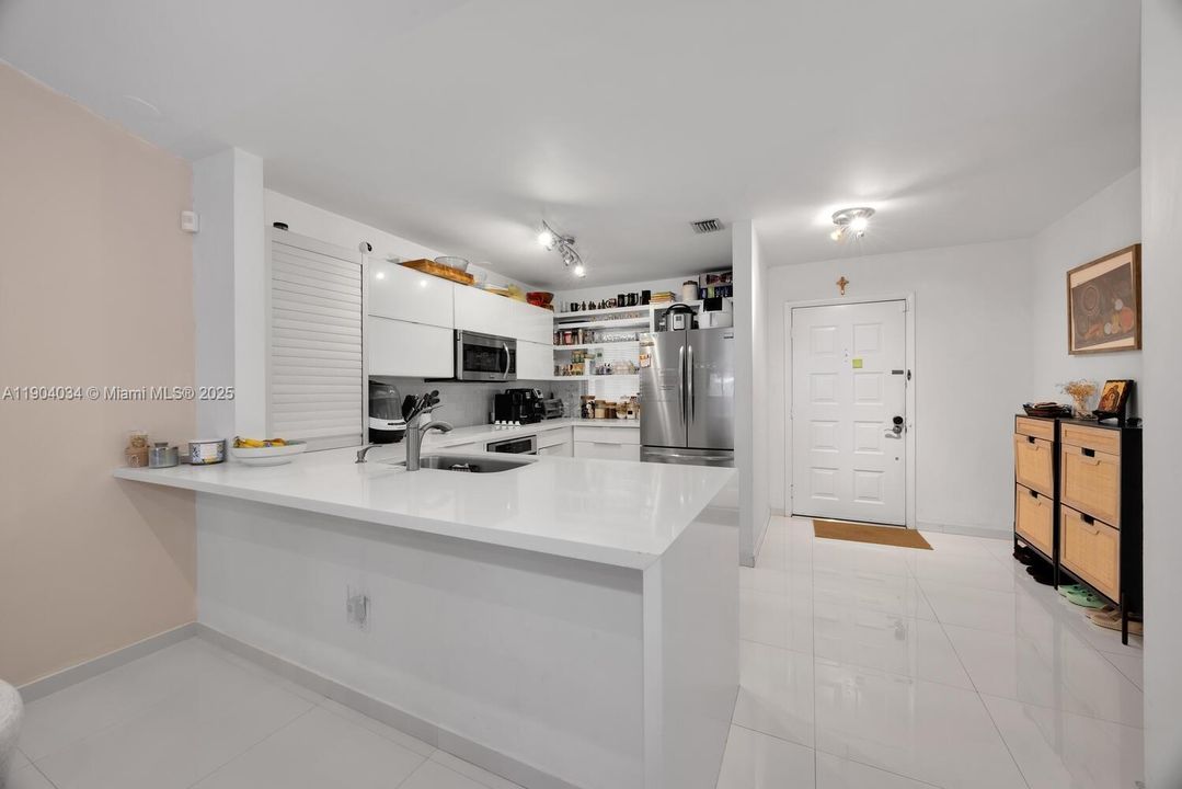 待售: $599,000 (2 贝兹, 2 浴室, 1110 平方英尺)