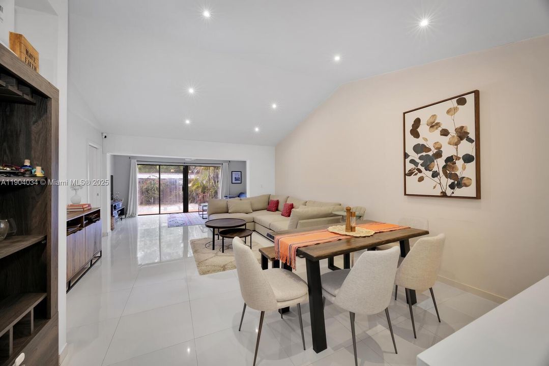 待售: $599,000 (2 贝兹, 2 浴室, 1110 平方英尺)