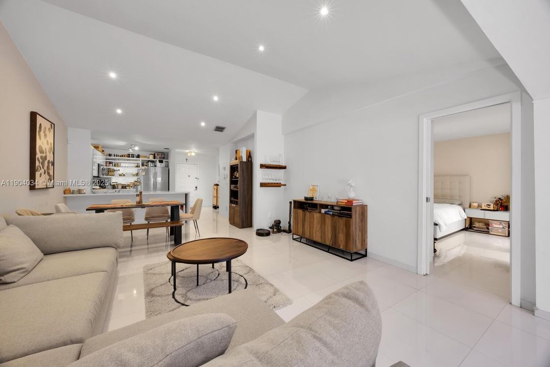 待售: $599,000 (2 贝兹, 2 浴室, 1110 平方英尺)