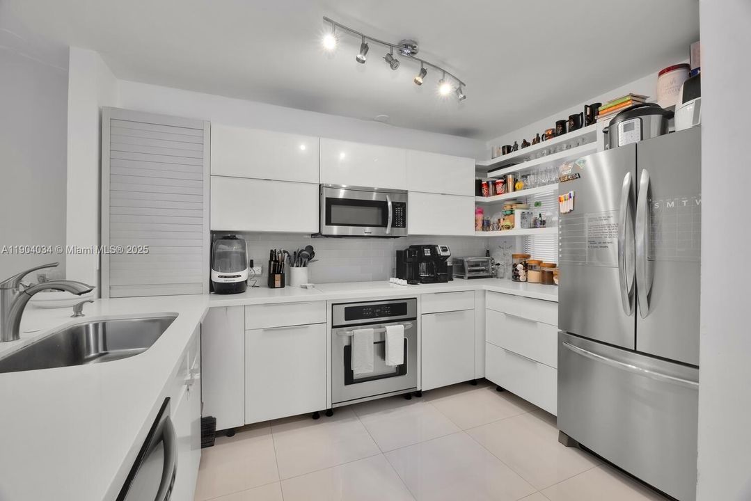 待售: $599,000 (2 贝兹, 2 浴室, 1110 平方英尺)