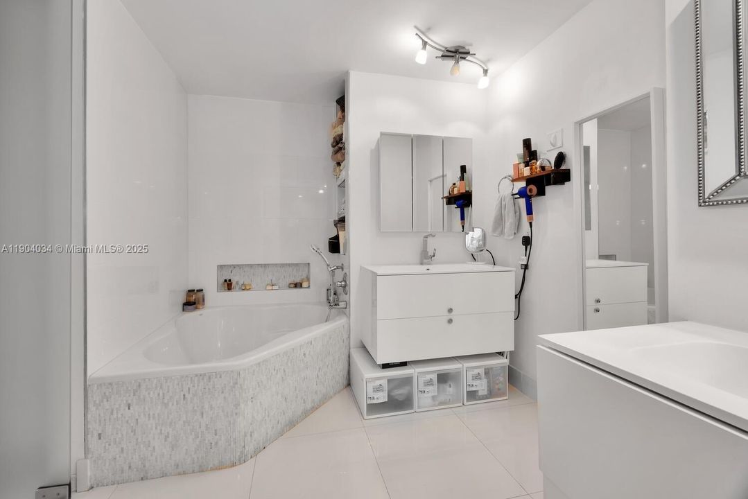 待售: $599,000 (2 贝兹, 2 浴室, 1110 平方英尺)