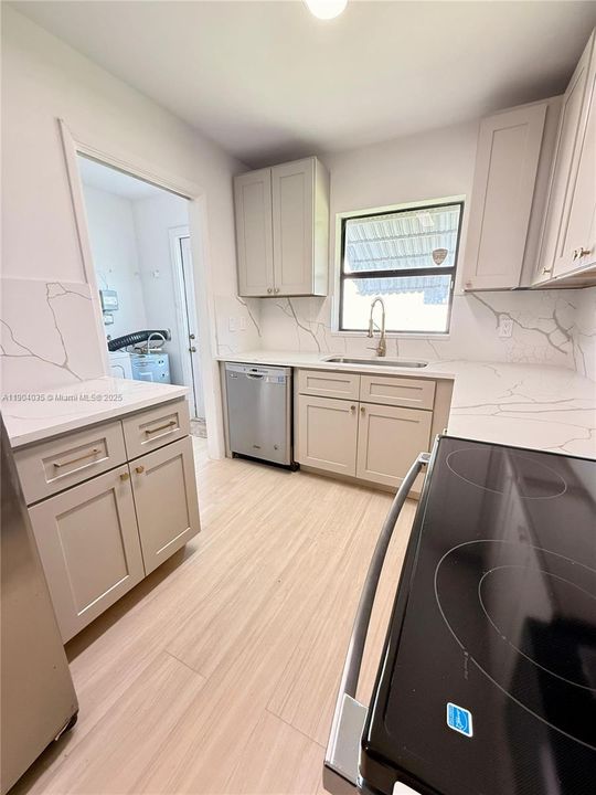 Recently Rented: $2,950 (3 beds, 2 baths, 1530 Square Feet)