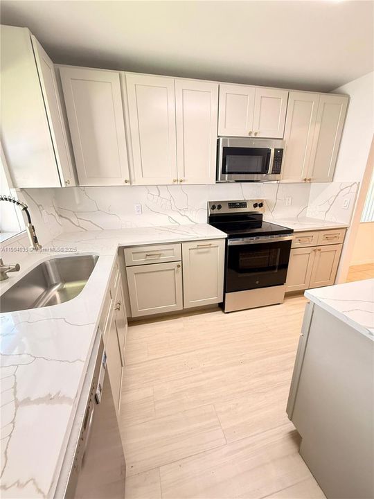 Recently Rented: $2,950 (3 beds, 2 baths, 1530 Square Feet)