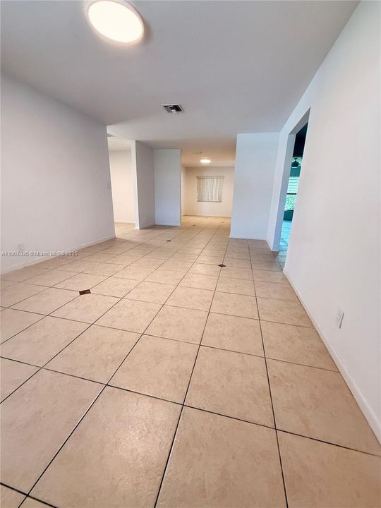 Recently Rented: $2,950 (3 beds, 2 baths, 1530 Square Feet)