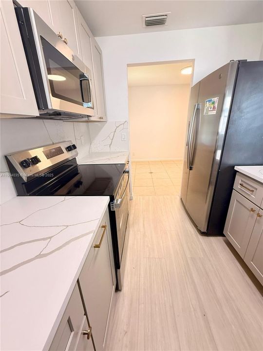 Recently Rented: $2,950 (3 beds, 2 baths, 1530 Square Feet)