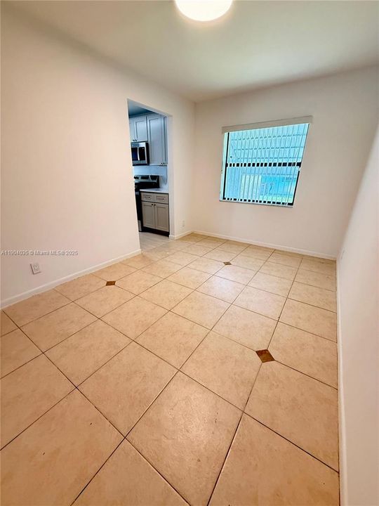 Recently Rented: $2,950 (3 beds, 2 baths, 1530 Square Feet)