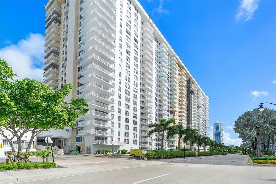 合同活跃: $419,000 (2 贝兹, 2 浴室, 1488 平方英尺)