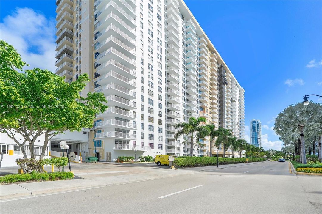 合同活跃: $419,000 (2 贝兹, 2 浴室, 1488 平方英尺)