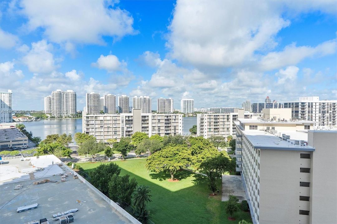 合同活跃: $419,000 (2 贝兹, 2 浴室, 1488 平方英尺)