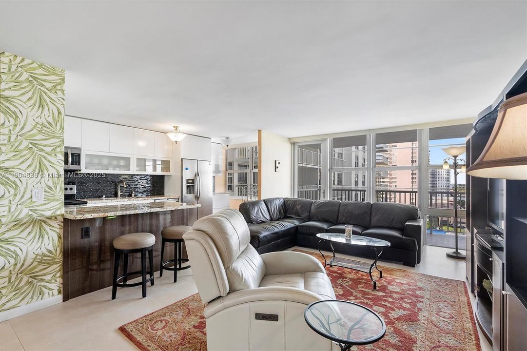 合同活跃: $419,000 (2 贝兹, 2 浴室, 1488 平方英尺)