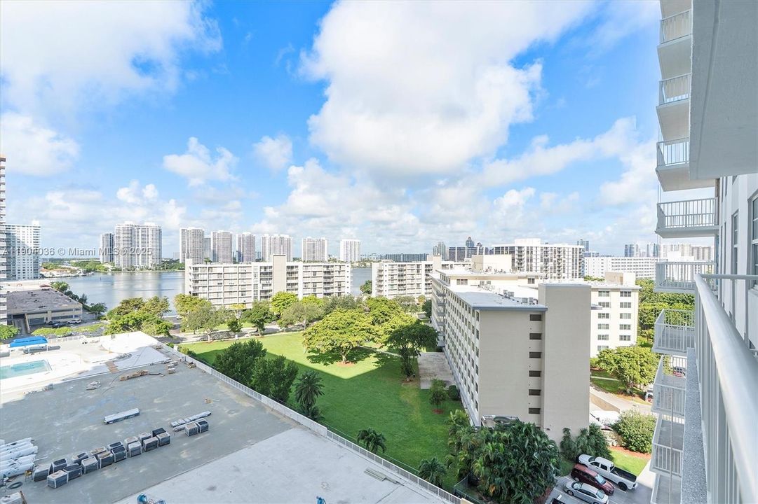 合同活跃: $419,000 (2 贝兹, 2 浴室, 1488 平方英尺)