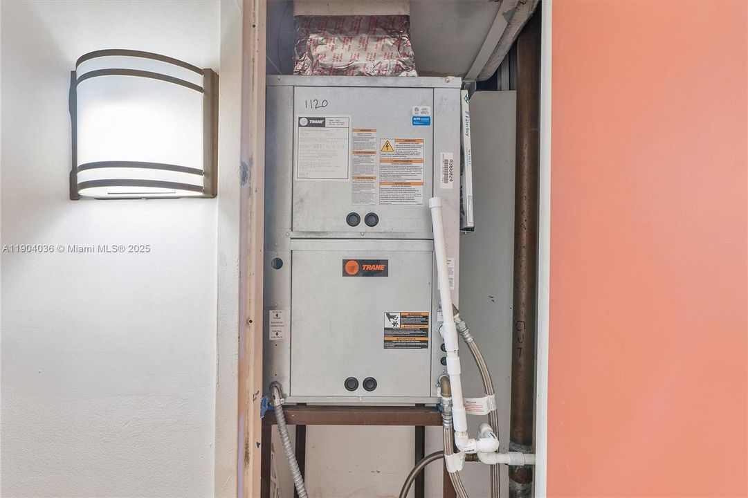 合同活跃: $419,000 (2 贝兹, 2 浴室, 1488 平方英尺)