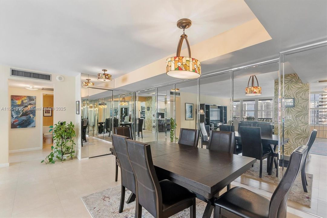 合同活跃: $419,000 (2 贝兹, 2 浴室, 1488 平方英尺)