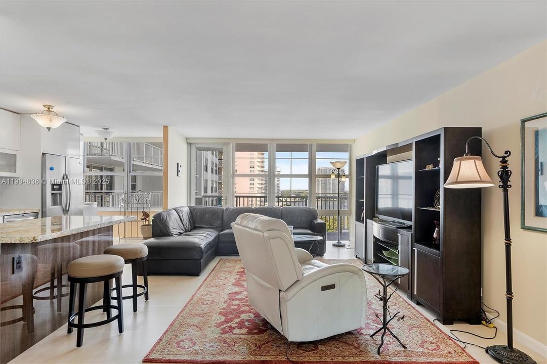 合同活跃: $419,000 (2 贝兹, 2 浴室, 1488 平方英尺)