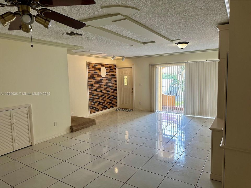 Active With Contract: $360,000 (2 beds, 2 baths, 1395 Square Feet)