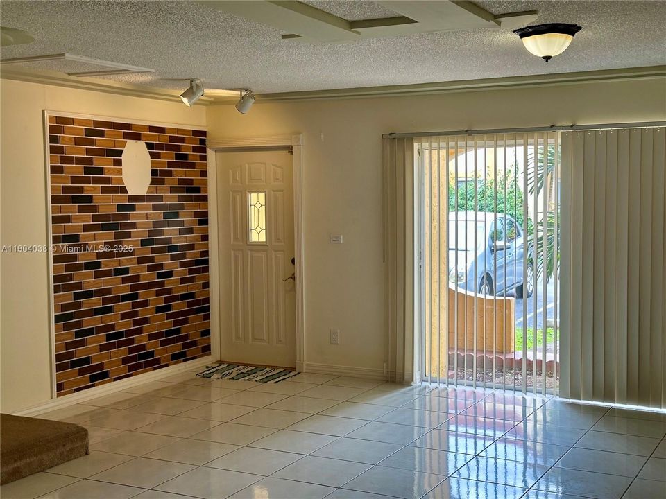 Active With Contract: $360,000 (2 beds, 2 baths, 1395 Square Feet)