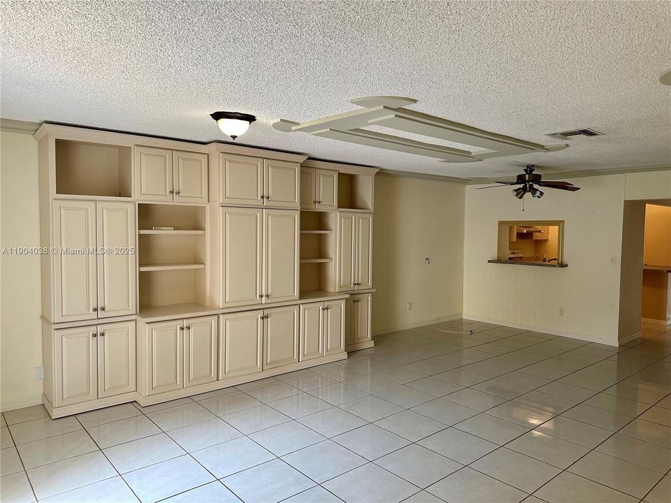 Active With Contract: $360,000 (2 beds, 2 baths, 1395 Square Feet)