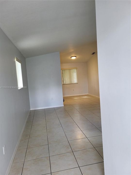 For Rent: $1,850 (3 beds, 2 baths, 1024 Square Feet)