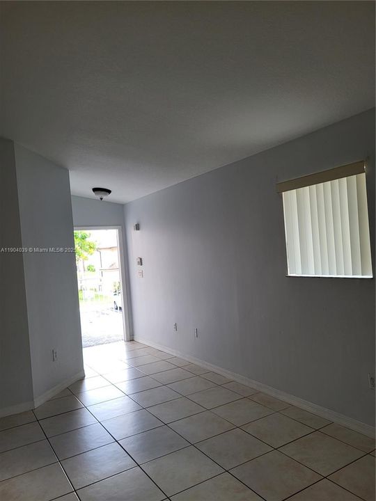 For Rent: $1,850 (3 beds, 2 baths, 1024 Square Feet)